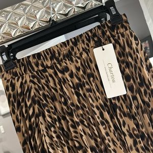 Pleated leopard print skirt
